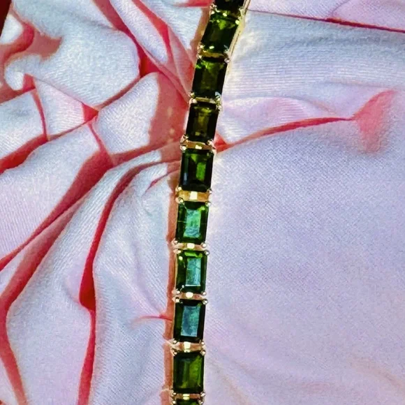 17 Carat Russian Emerald Tennis Bracelet Natural Gemstones Set Gold Tone Rhodium - Picture 6 of 7